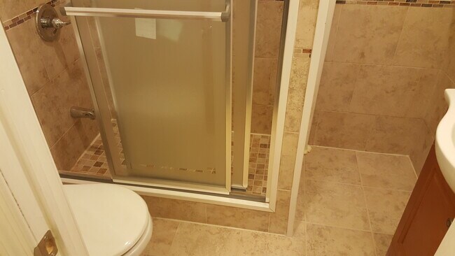 Bathroom - 49 Hill St