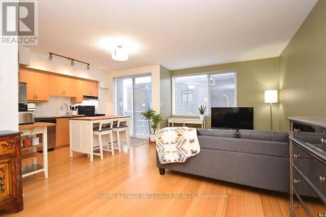 Building Photo - 1014 Bank St