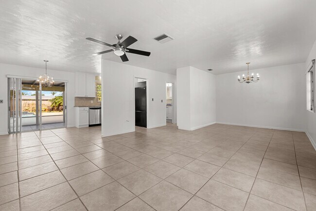 Foto del edificio - 225 E Ilex Dr