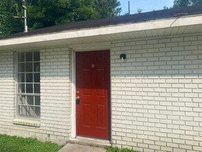 Building Photo - 300 Rials Dr