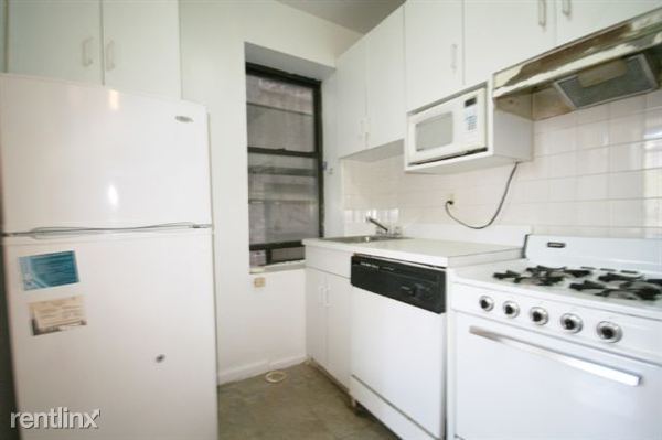 Building Photo - 203 E 10th St