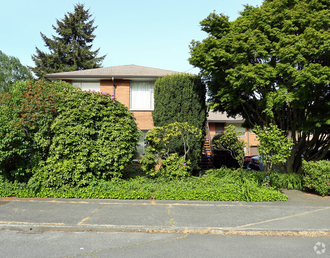 Building Photo - Saraman Apartments