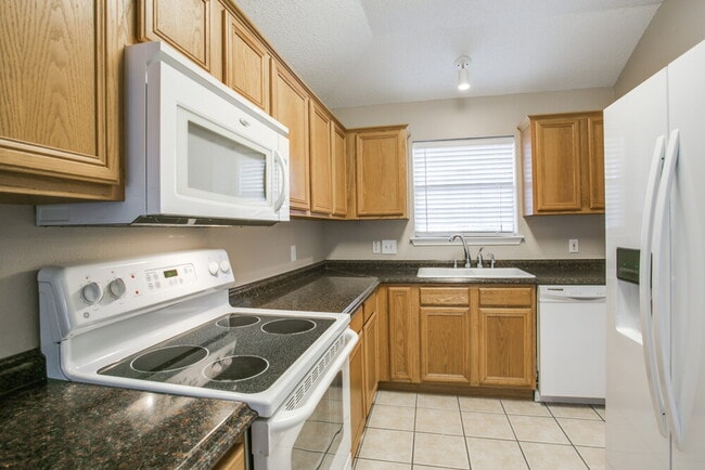 Building Photo - 6705 W Lynn Creek Dr