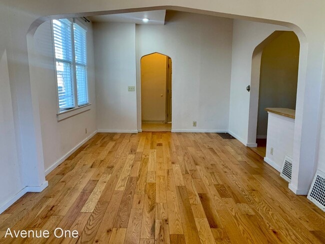 Building Photo - 3 br, 2 bath House - 312 25th Ave S