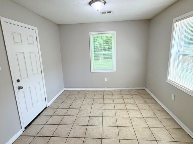 Photo - Spacious 4-Bedroom Home for Rent – 1111 Canary Ln, Memphis, TN 38109