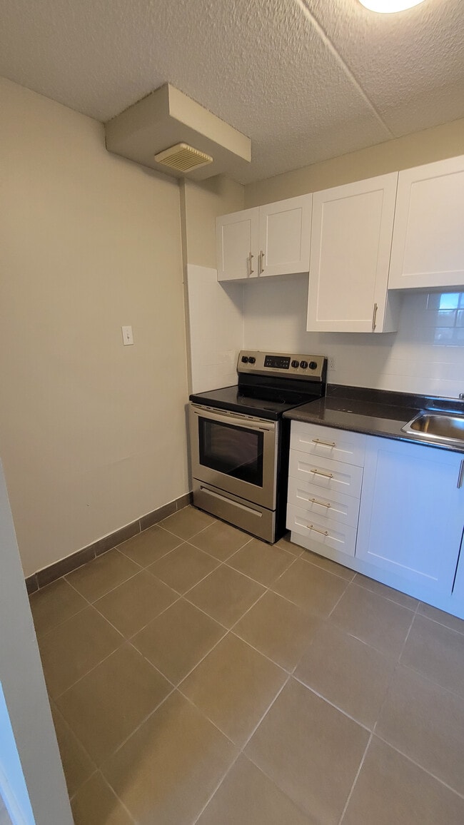 Building Photo - 5 Spring St