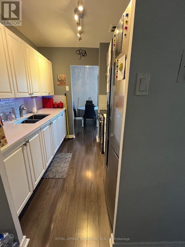 Photo du bâtiment - 2485 Woking Crescent