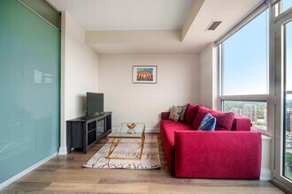 Building Photo - 22 Poyntz Ave