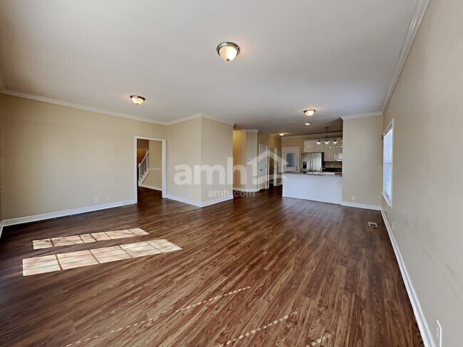 Foto del edificio - 3129 Jenkins Dr