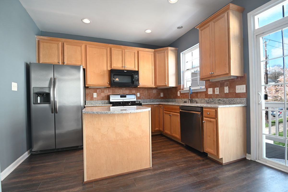 Foto del edificio - 4289 S Capitol St SW