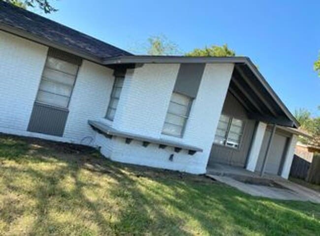 Building Photo - 404 Darlene Ln