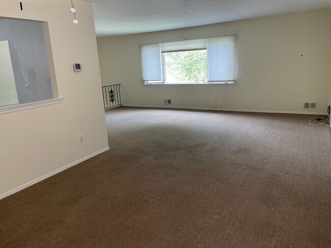 Foto del edificio - 83 Fern Ave