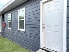 Building Photo - 637 Mohawk St