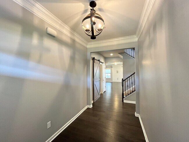 Foto del edificio - SPACIOUS FRANKLIN HOME WITH UPGRADES