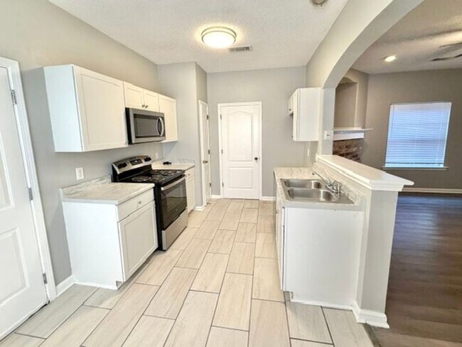 Foto del edificio - Now Leasing A 3 Bedroom 2.5 Bath In Cordova