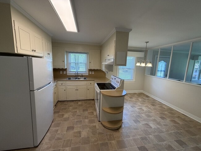Building Photo - 281 Alcove Rd
