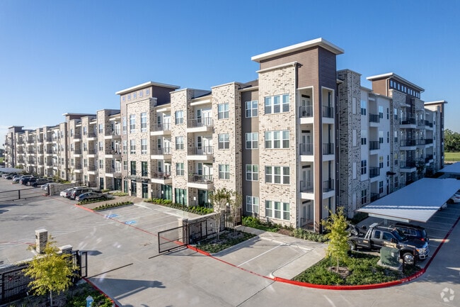 19302 Glenwest Dr Unit 268  