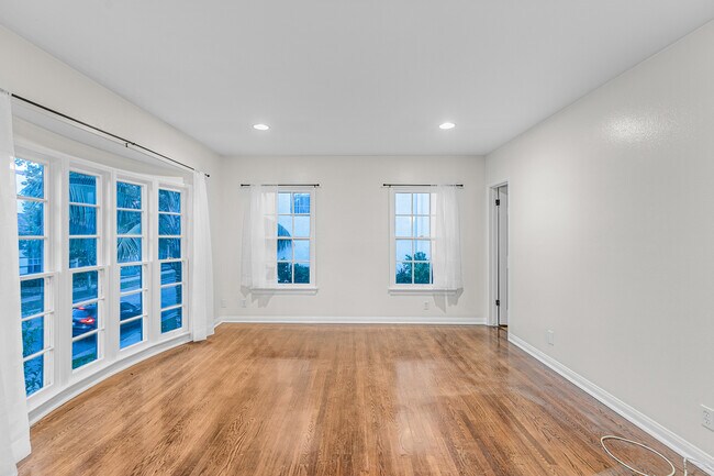 Foto del edificio - 222 S Rexford Dr