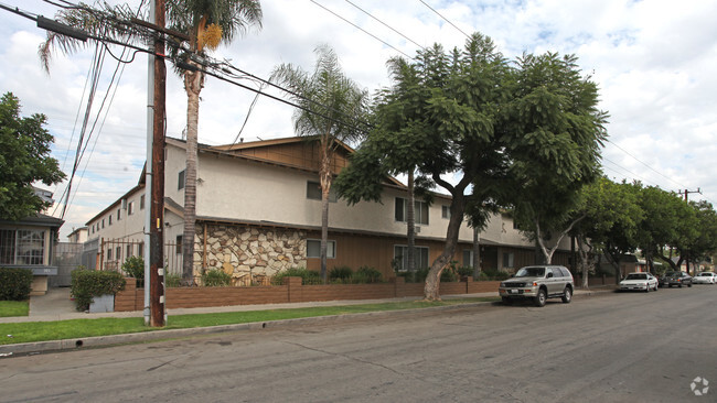 Building Photo - Evergreen Apartments