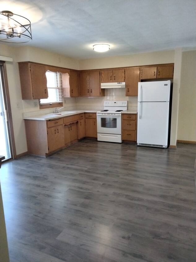 Kitchen/Dining Combined - 3227 W Riverside Blvd