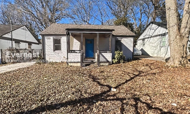 3 Bed/2 Bath Home with In-Unit Laundry / Vouchers Accepted / Available Now! - 3 Bed/2 Bath Home with In-Unit Laundry / Vouchers Accepted / Available Now!