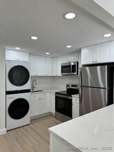 Building Photo - 38 Putnam Green