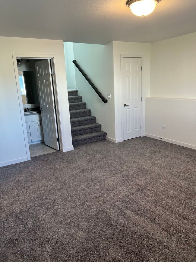 Building Photo - New 3 Bedroom/3 Bathroom House