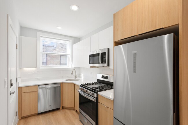 Foto del edificio - 7383 N Damen Ave