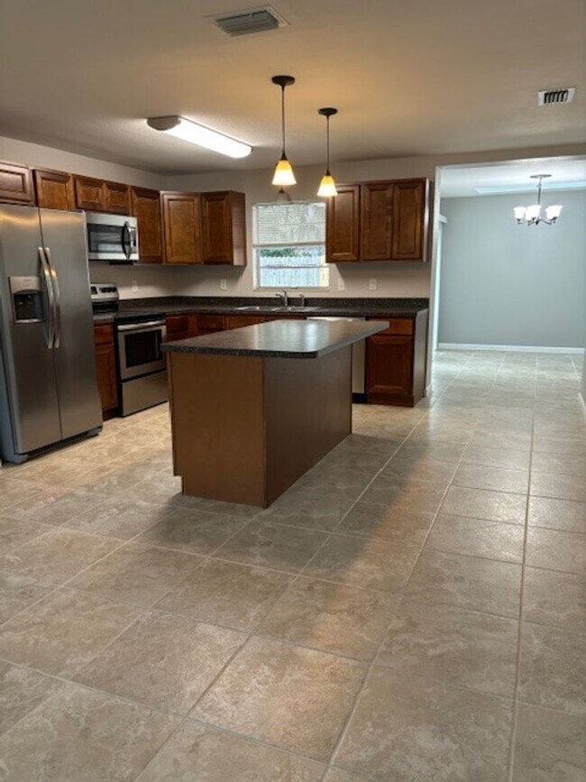 Foto del edificio - Must See! Renovated 3/2 Block Home Close To River! Water and Lawn Care Included