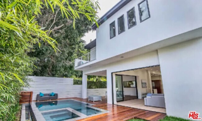 Building Photo - 748 N Detroit St