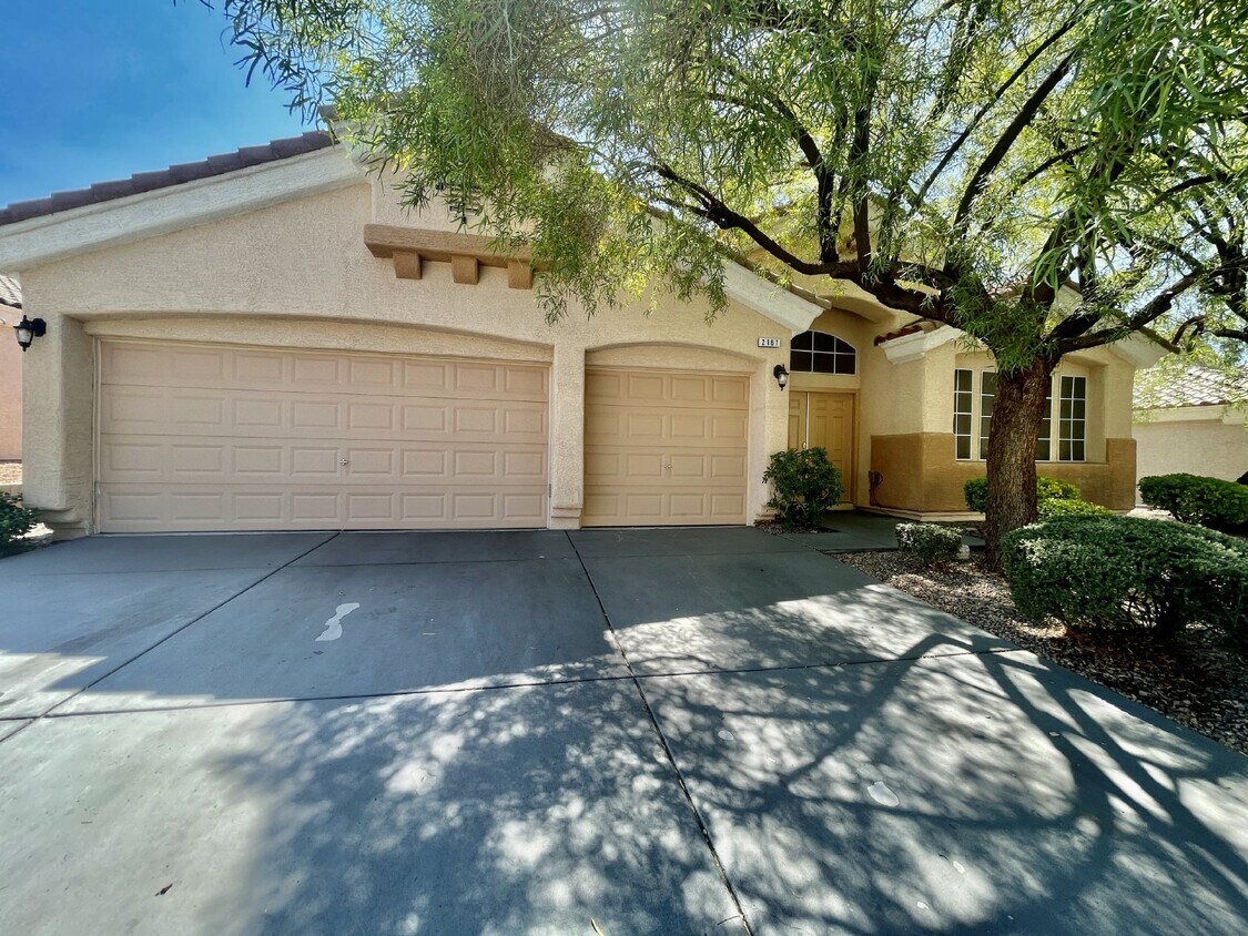 Foto principal - Stunning 3 bedroom 3 bath with dual primar...