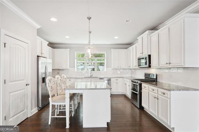 Building Photo - 549 Henry