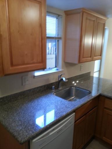 Foto principal - 212 Red Oak Dr E