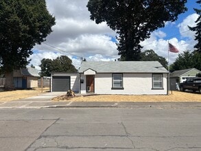 Building Photo - 620 23rd St SE
