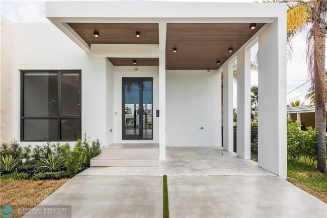 Building Photo - 1905 N Hibiscus Dr