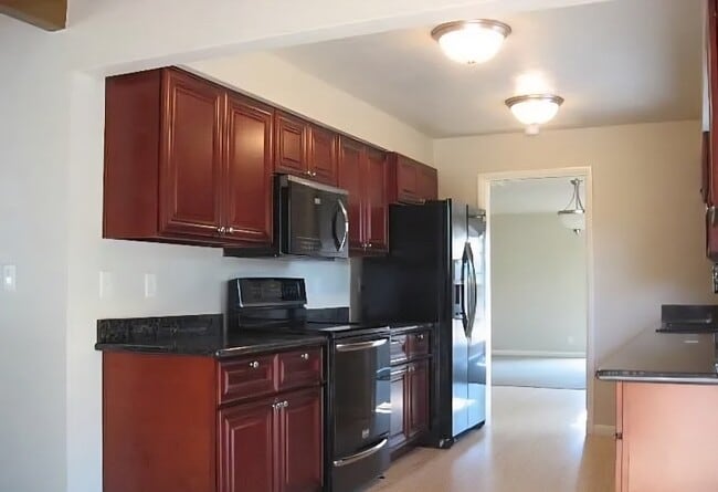 Foto del edificio - 868 Charles Ave S