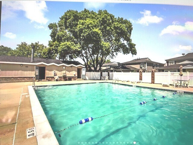 Foto del edificio - 1451 Cove Dr