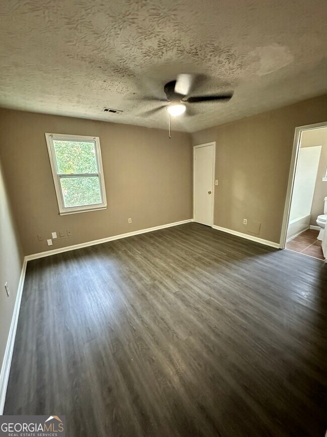 Building Photo - 4708 Lois Dr