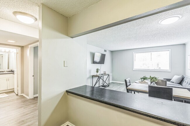 Foto del edificio - 914 Winthorne Dr