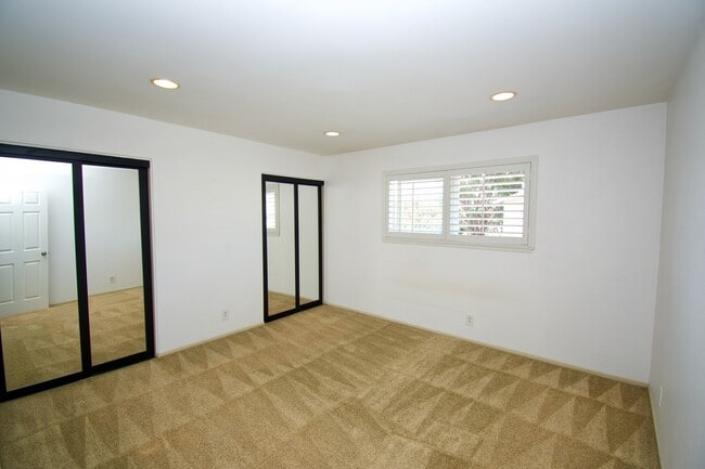 Building Photo - 9928 Continental Dr