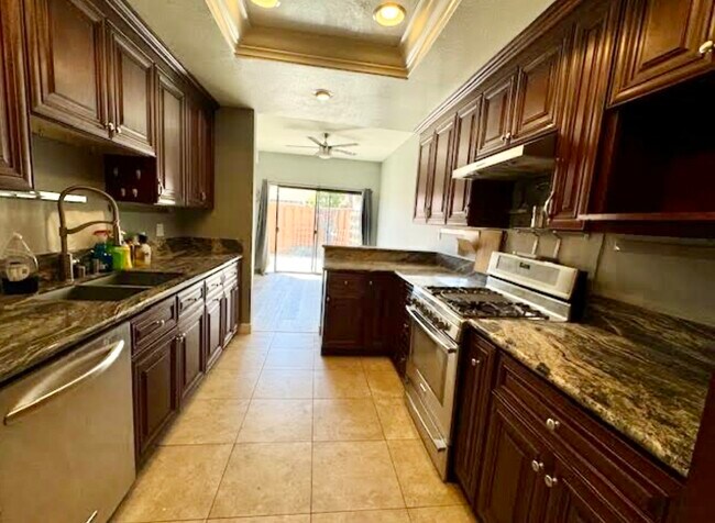 Building Photo - 5353 Aztec Dr