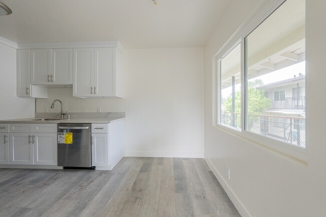 Building Photo - 10043 Haines Canyon Ave