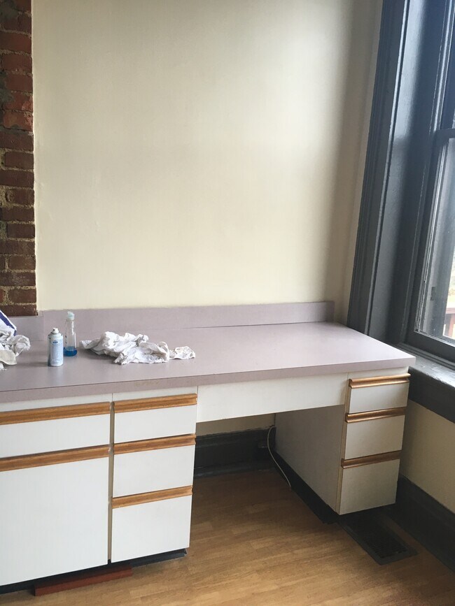 Built in work/study area adjacent to deck. - 304 W St. Catherine St.