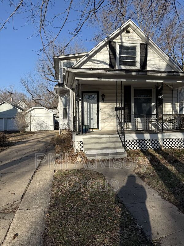 Building Photo - 1275 SW Mulvane St