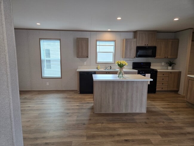 Foto del edificio - 2121 Panhandle Rd