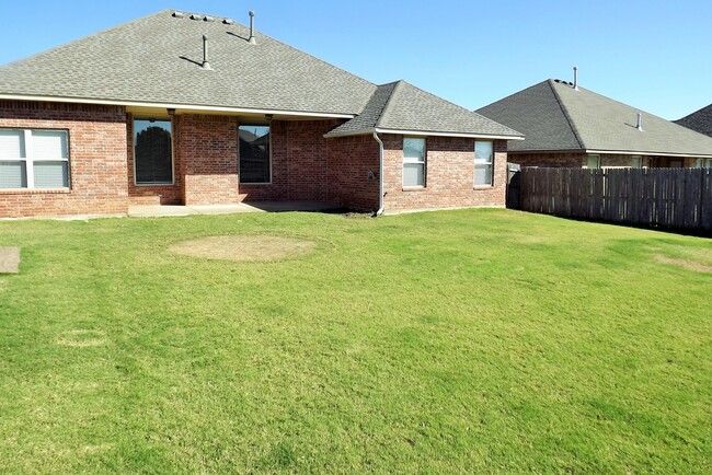 Building Photo - Available Now! Yukon Schools!