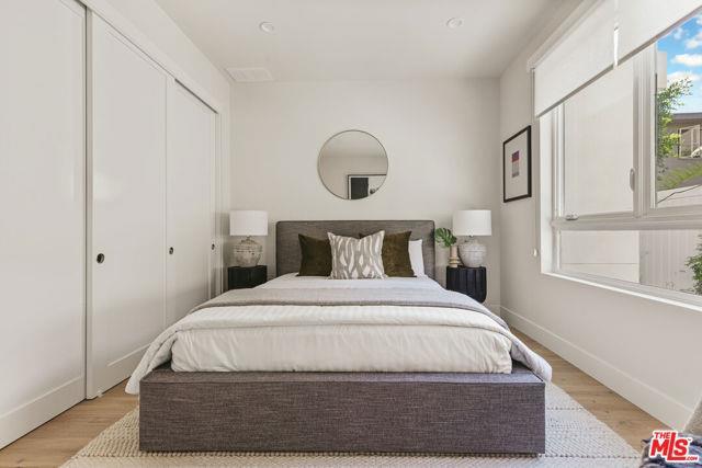 Foto del edificio - 3230 S Barrington Ave