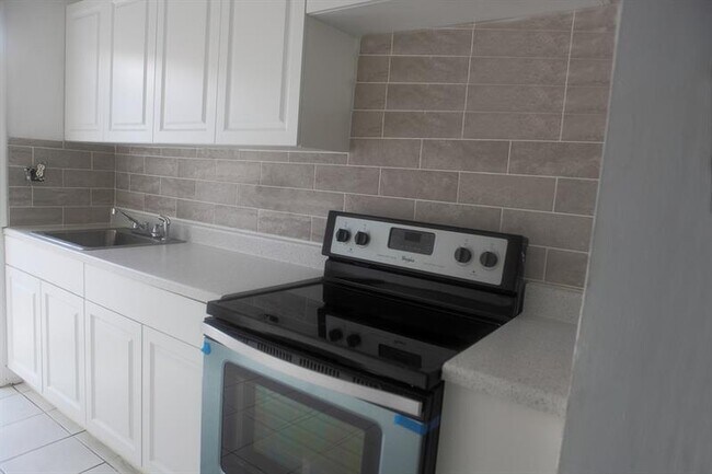 Foto del edificio - 5881 NE 18th Ave