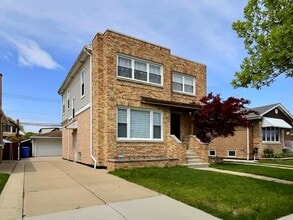 Building Photo - 4908 N Nagle Ave