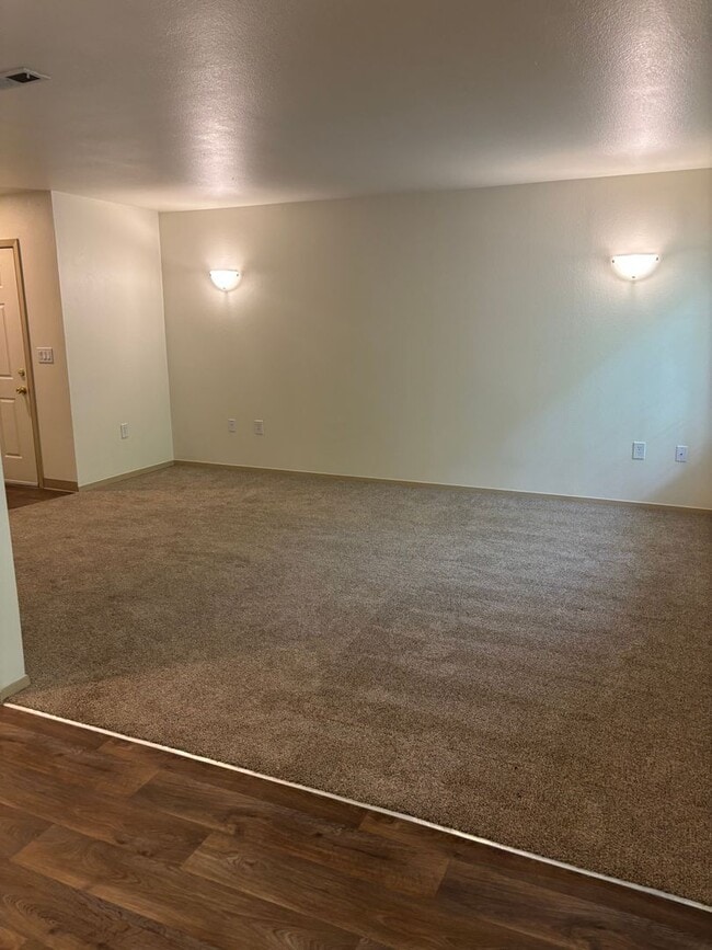 Interior Photo - Oakridge